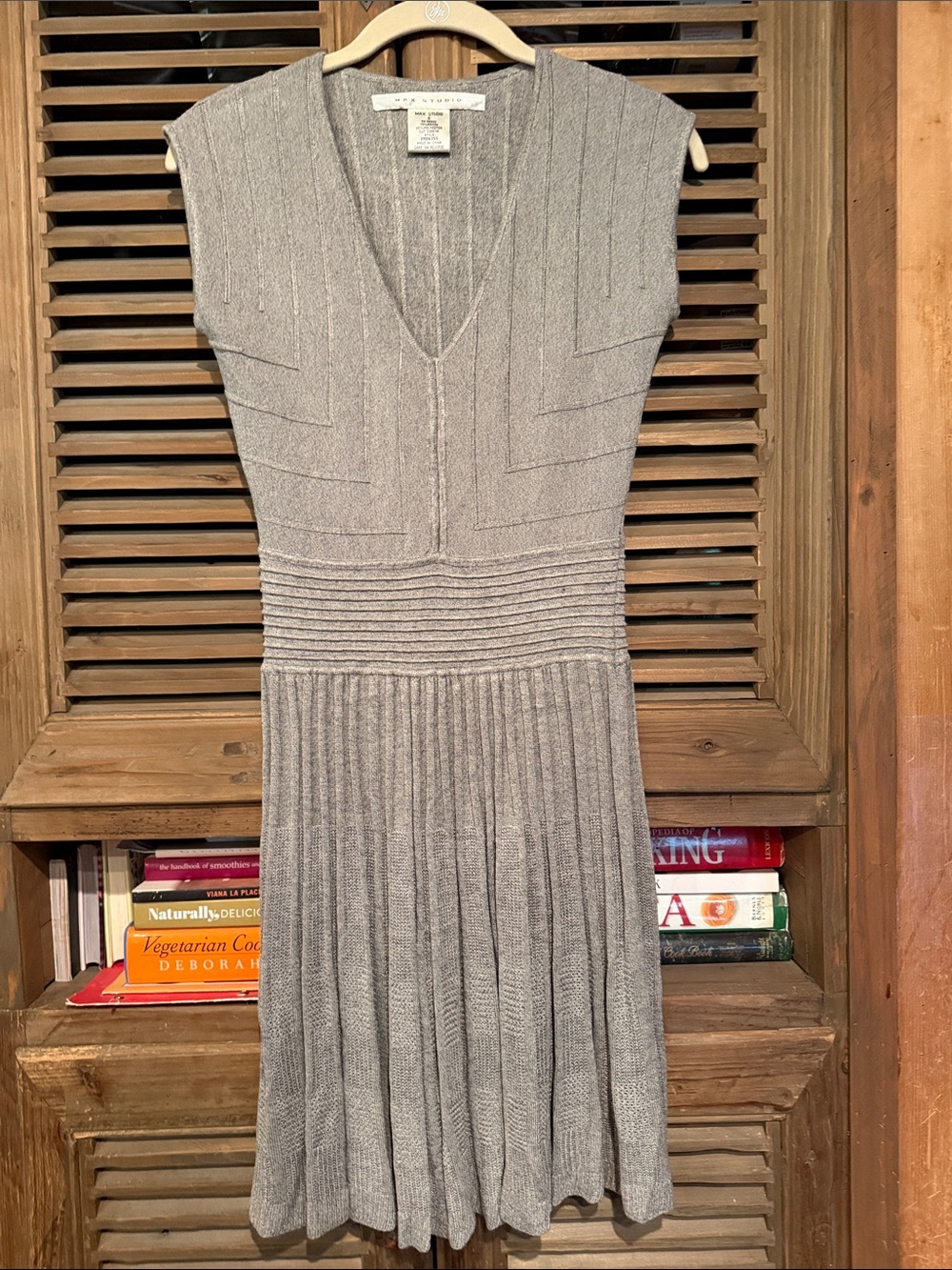 Max Studio Silver-Gray Ribbed V-Neck Midi Dress
